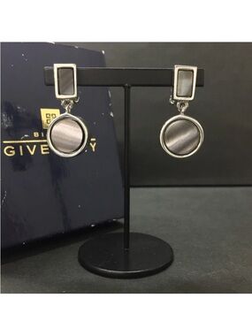 Givenchy Silver-Tone Gray Drop Earrings with box👝